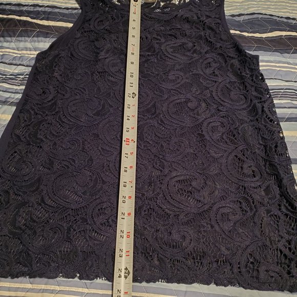 Adrianna Papell Sz M Navy Lace Front Stretch Back Sleeveless Top Office Teacher - Picture 7 of 7
